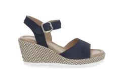 Elegant og komfortabel kilesandal