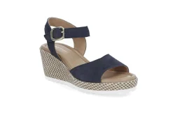 Elegant og komfortabel kilesandal