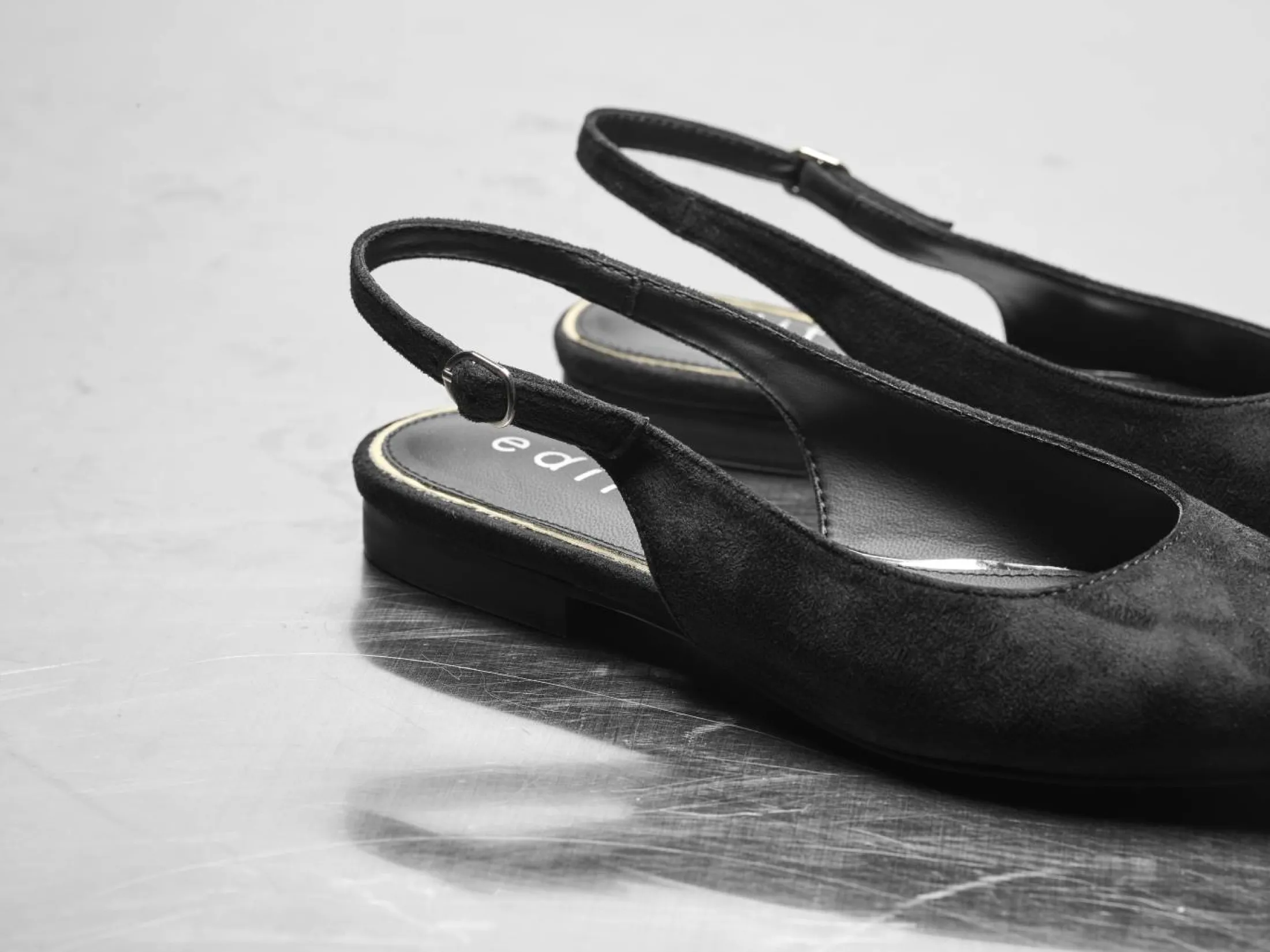 Elegant slingback ballerina