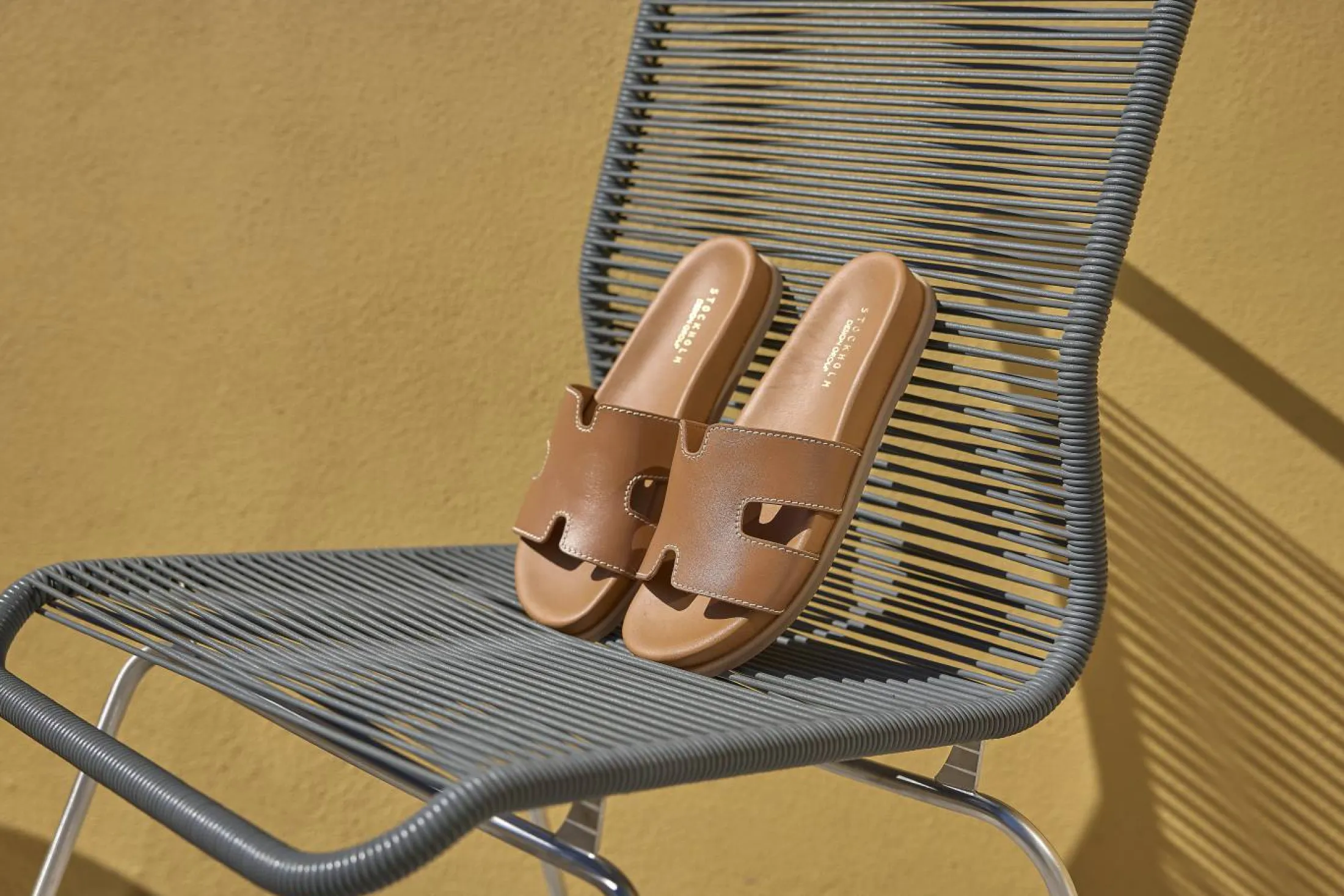Slip-in sandal i skinn