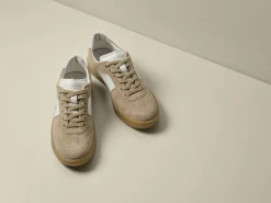 Sneakers i semsket skinn