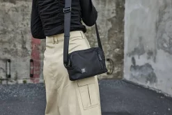 Sporty crossbody veske