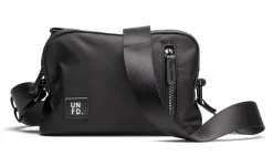 Sporty crossbody veske