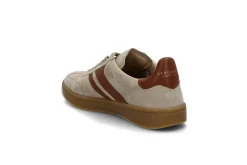 Sporty sneaker