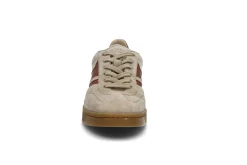 Sporty sneaker