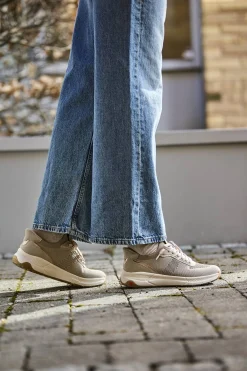 Sporty sneaker