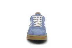 Sporty sneaker