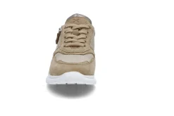Sporty sneaker