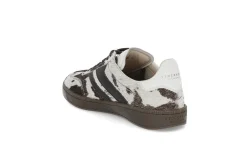 Sporty sneaker