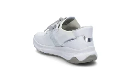 Sporty sneaker