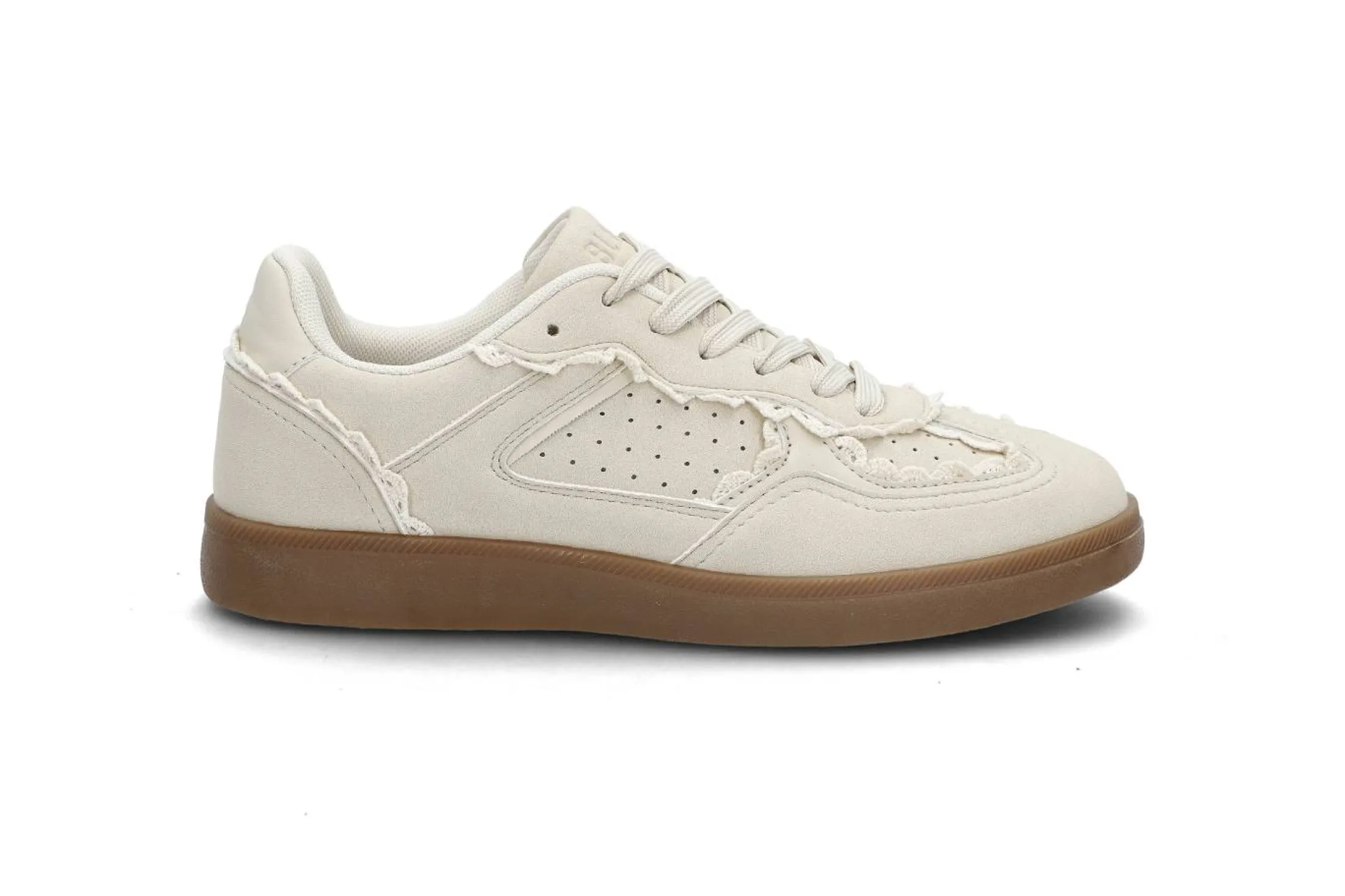 Sporty sneaker med blondedetaljer